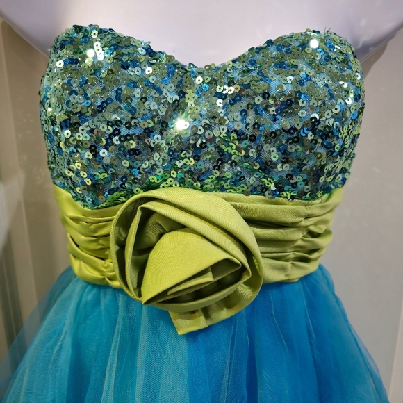 B Darlin ✦ Blue Strapless Party Dress ✦ Sequin Bodice + Tulle Flare ✦ XS EUC - Picture 6 of 17